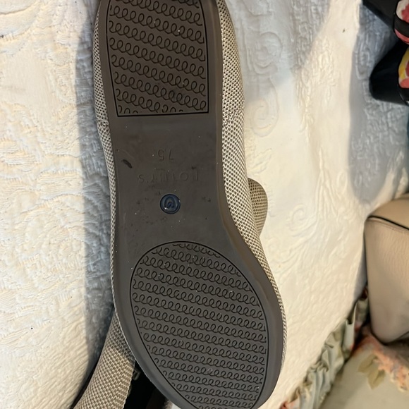 Rothy’s – 7 1/2 tan shoes - Picture 2 of 8